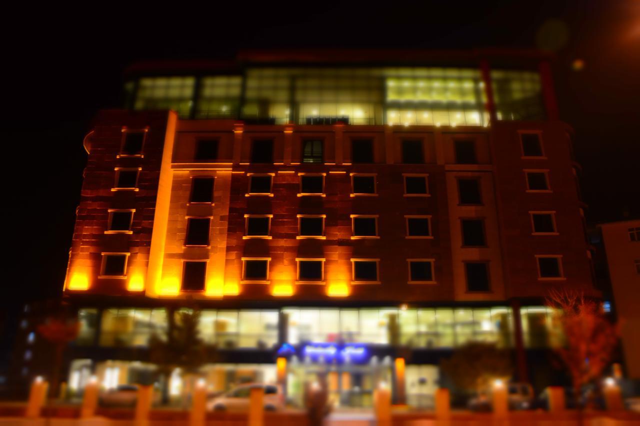 Winter City Hotel คาร์ส ภายนอก รูปภาพ